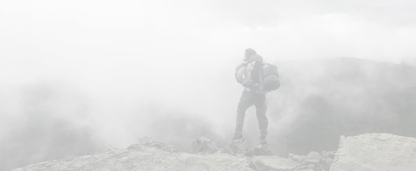 balazs-busznyak-3mtcyvbAqzM-unsplash WELLVO - Sac à Dos Vintage en Toile